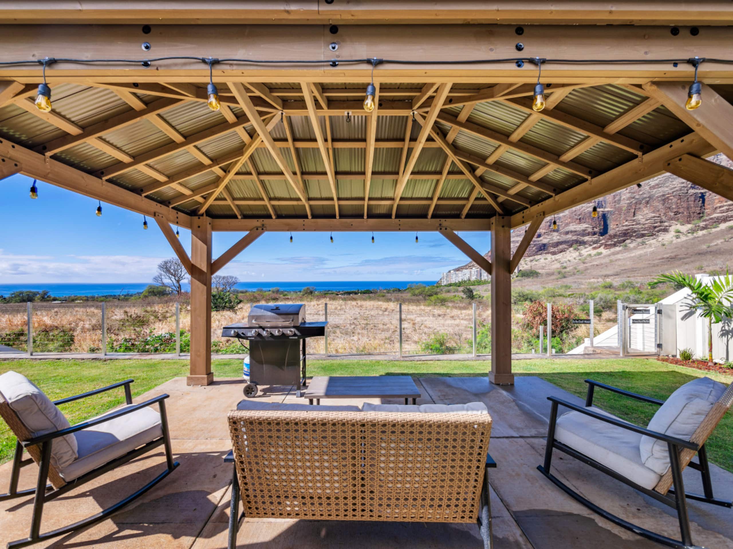 Home in Makaha Valley · ★5.0 · 3 bedrooms · 6 beds · 2 private baths - Image 57