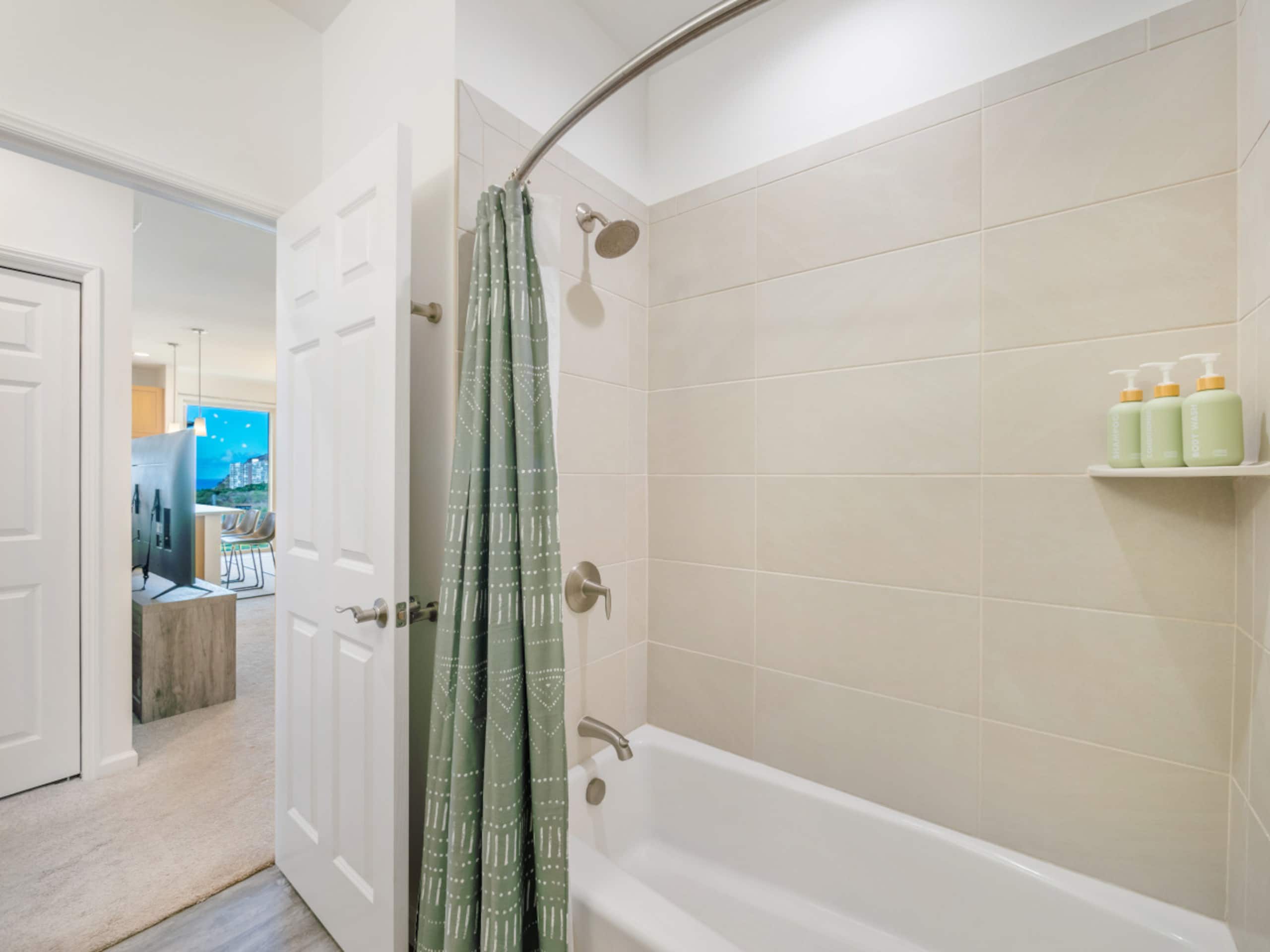 Home in Makaha Valley · ★5.0 · 3 bedrooms · 6 beds · 2 private baths - Image 43