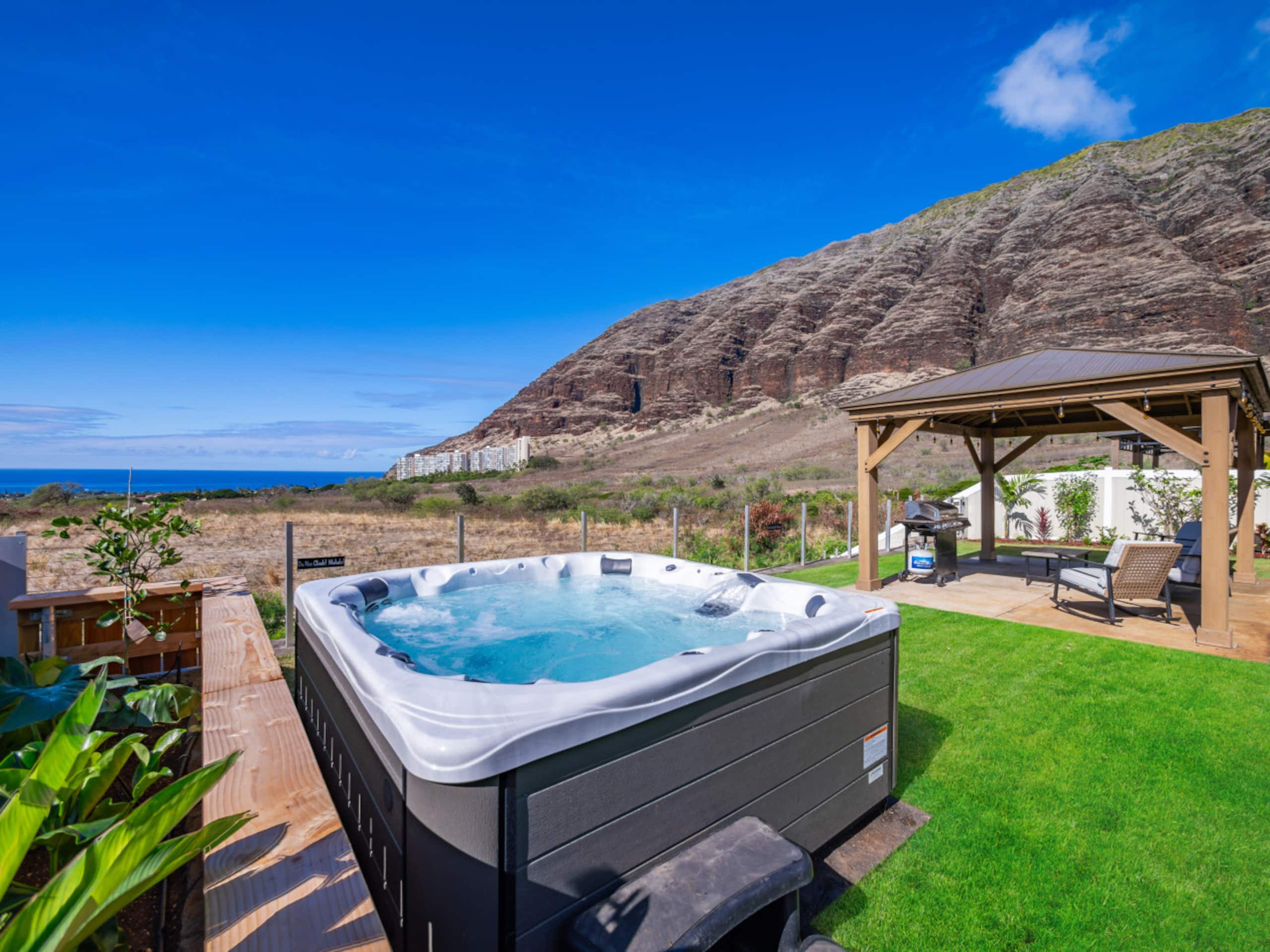 Home in Makaha Valley · ★5.0 · 3 bedrooms · 6 beds · 2 private baths - Image 59