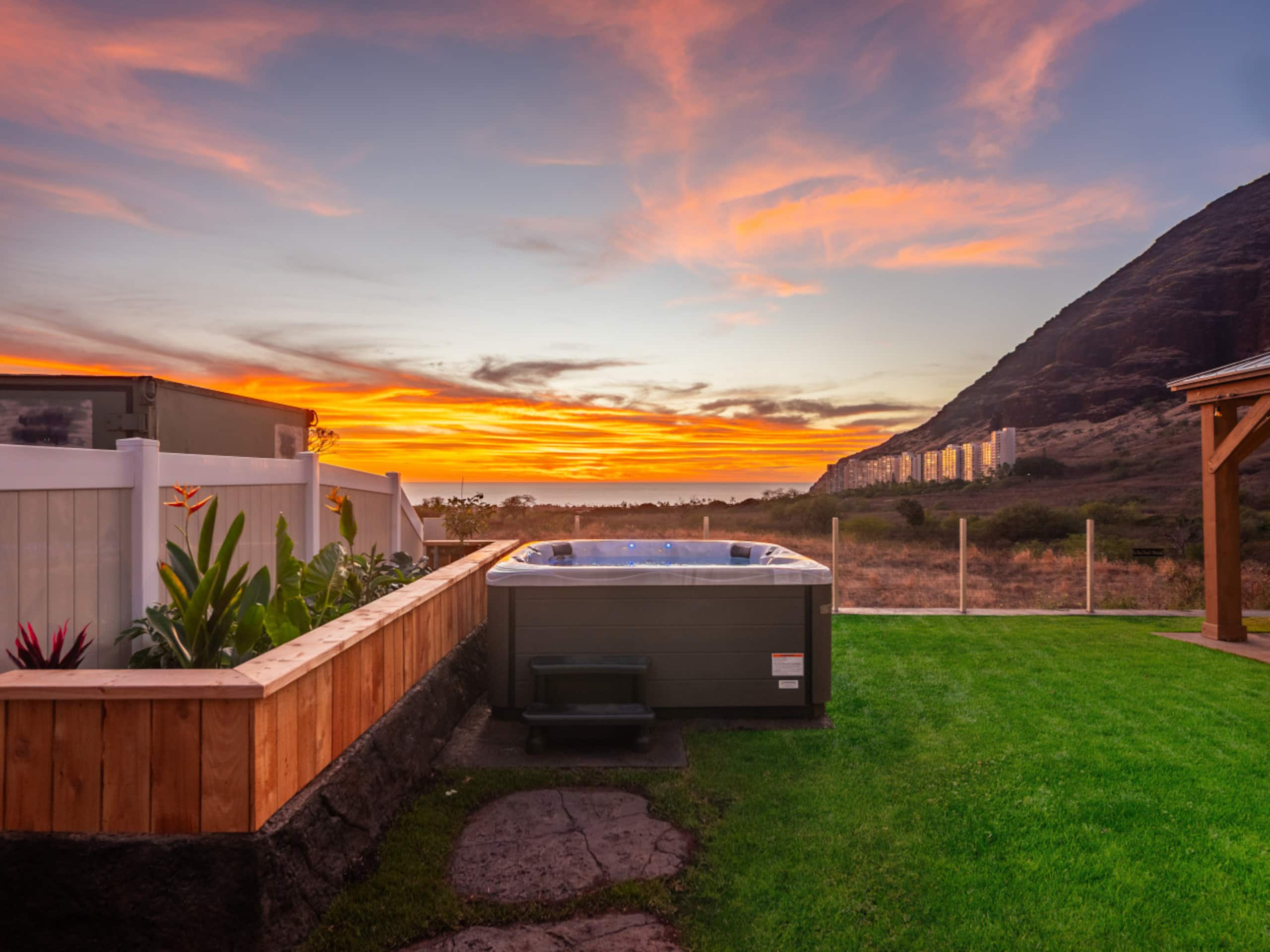 Home in Makaha Valley · ★5.0 · 3 bedrooms · 6 beds · 2 private baths - Image 13
