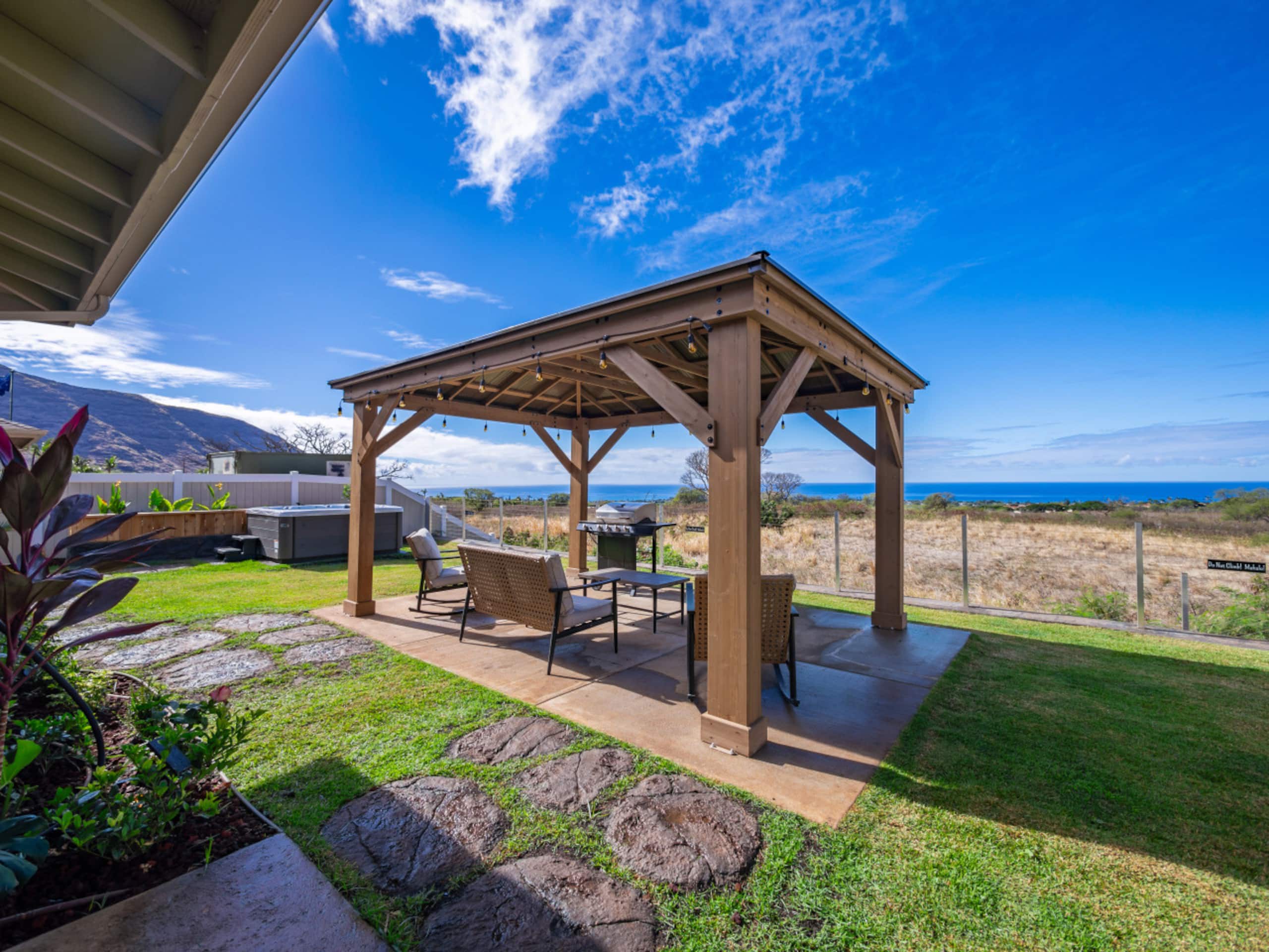 Home in Makaha Valley · ★5.0 · 3 bedrooms · 6 beds · 2 private baths - Image 58