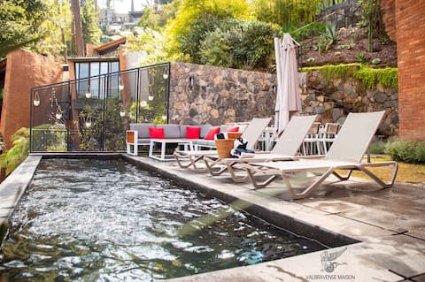 Top performing Airbnb: Heated Infinity pool and jacuzzi with lake views. in Centro