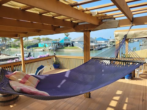 8 Bedroom Waterfront 2 Private Pools & 2 Hot Tubs