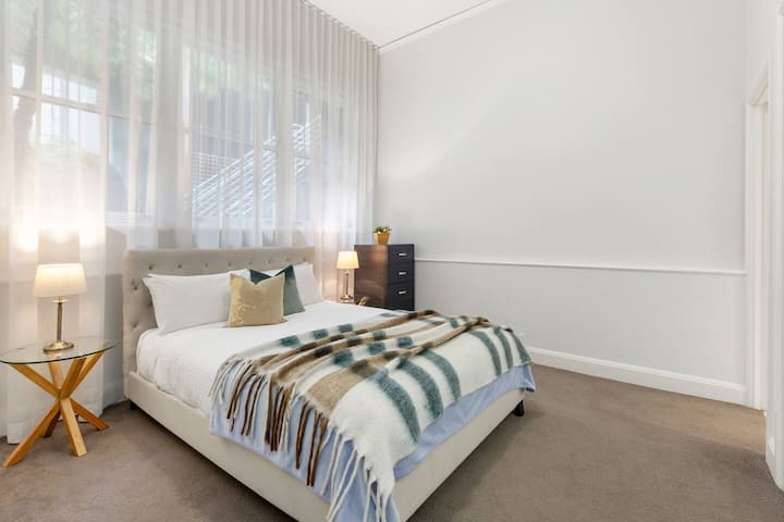 2533f89d d0d4 4e9d a448 e4ec579dde60