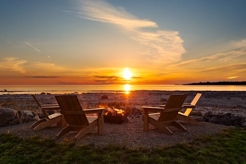 300ft Lake front + All Season + Hot tub Steam bath