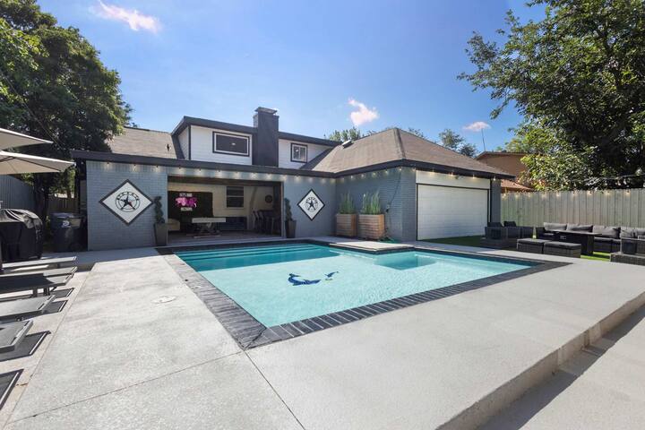 Heated Pool | Bar | Game Room | Golf | Sauna gallery image 2