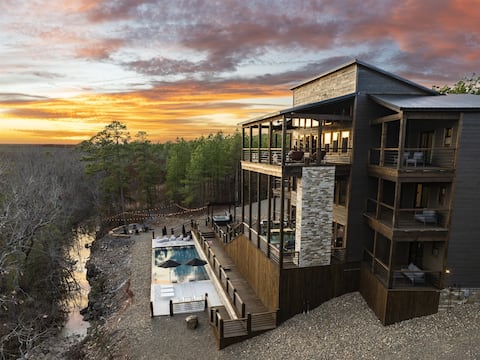Luxury Creekside Lodge with Pool and Pickleball
