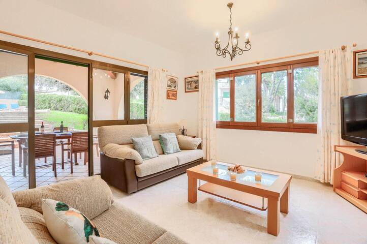 Villa Las Flores by Villa Plus gallery image 4