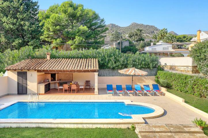 Villa Las Flores by Villa Plus