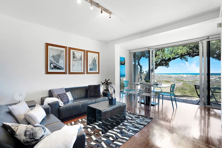 Coastal Convenience – 2BR 50m To The Beach