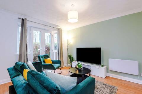 Top Airbnb: Modern 1 BR MediaCity Stay - Free Parking - M50 in Quays
