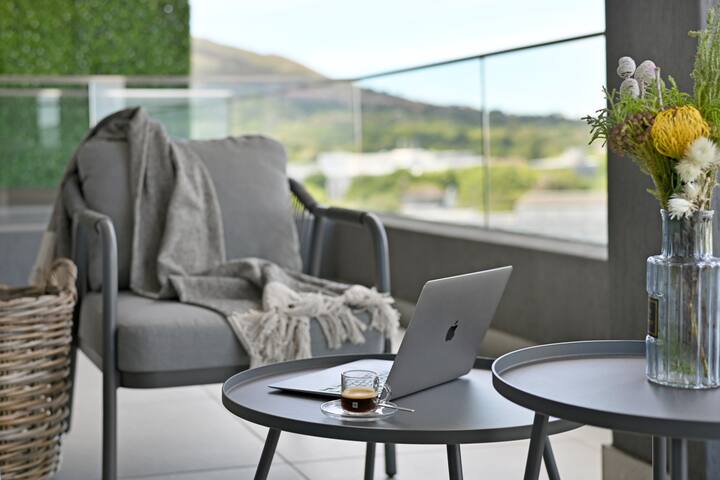 Newlands Peak Penthouse views & pool gallery image 4