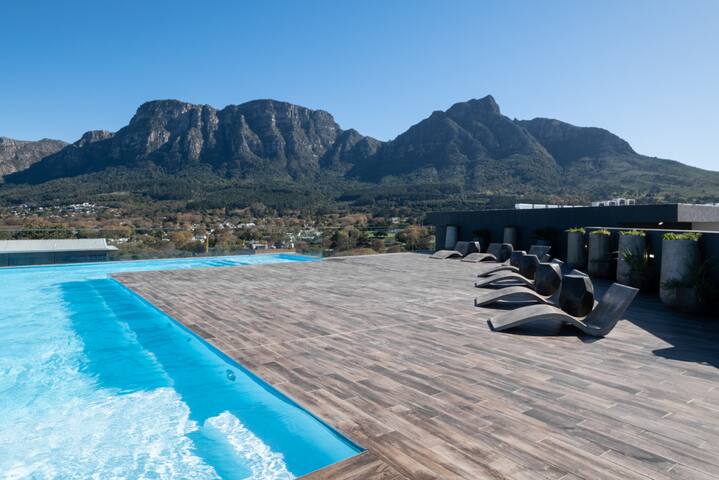 Newlands Peak Penthouse views & pool gallery image 2