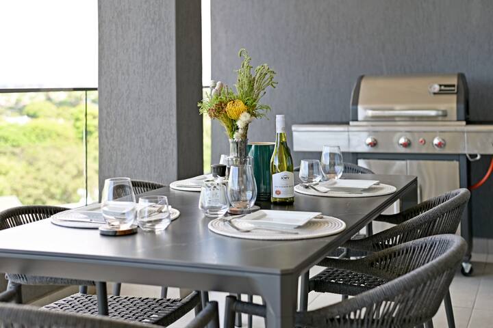 Newlands Peak Penthouse views & pool gallery image 3