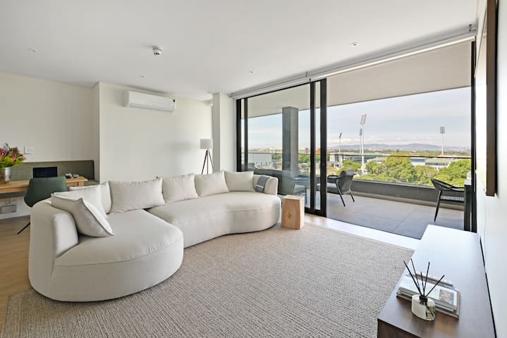 Newlands Peak Penthouse views & pool