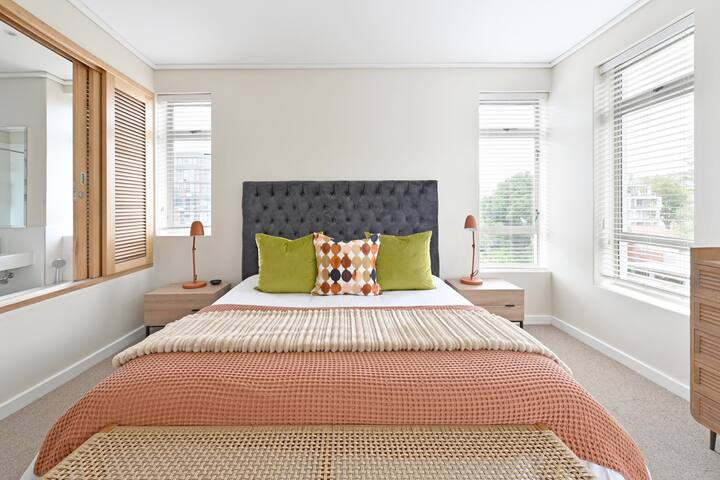 Mountain View Penthouse Lux Claremont Central gallery image 3