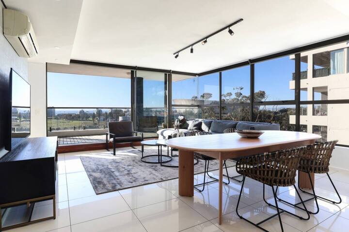 Newly Renovated Gem W/ Rooftop Pool & Backup Power gallery image 3