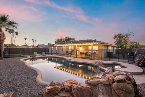 Enchanted Forest | Free Heated Pool, Sleeps 10