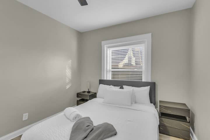 4330 Troost Ave, Unit 4-114