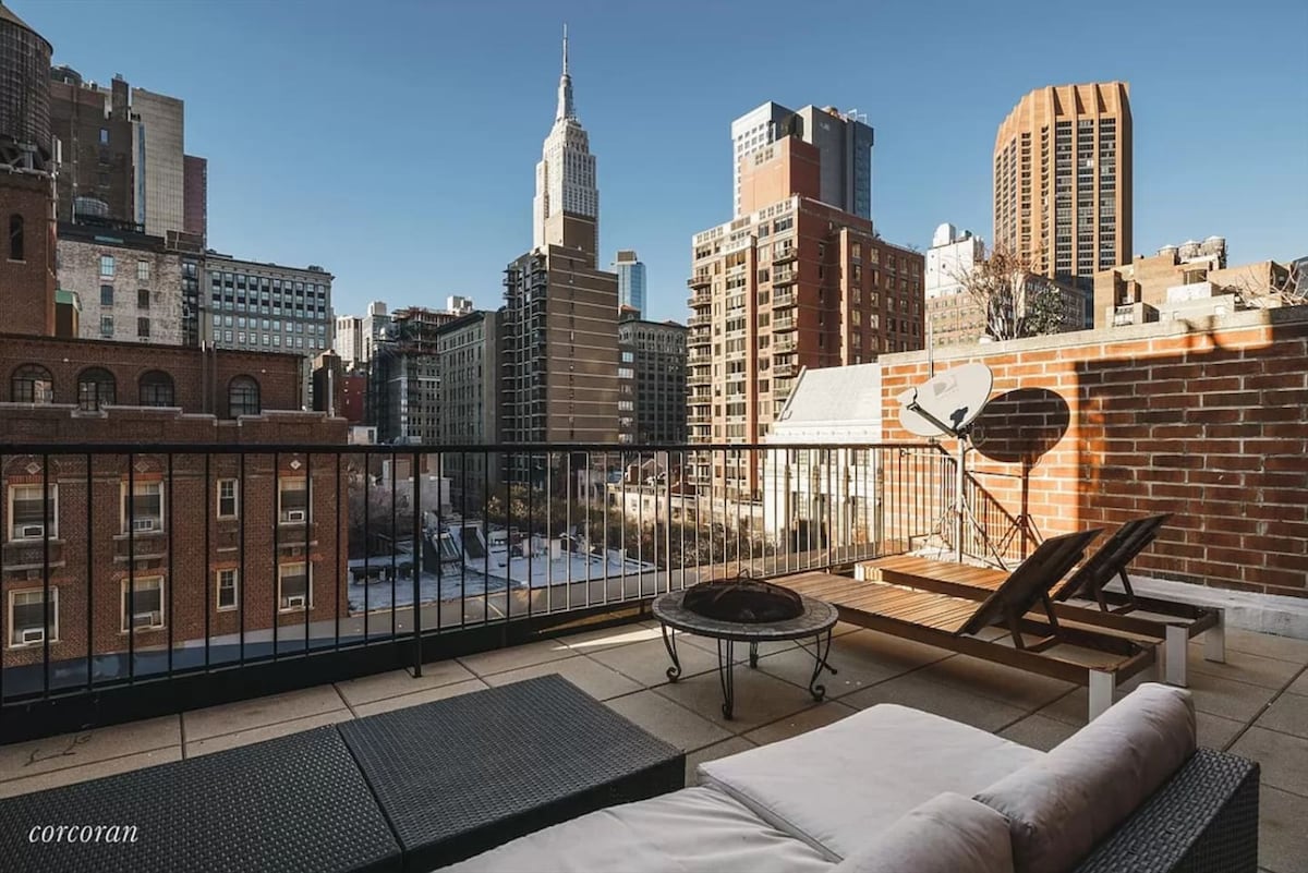 Designer Loft with Rooftop in Midtown NYC — venue photo 5