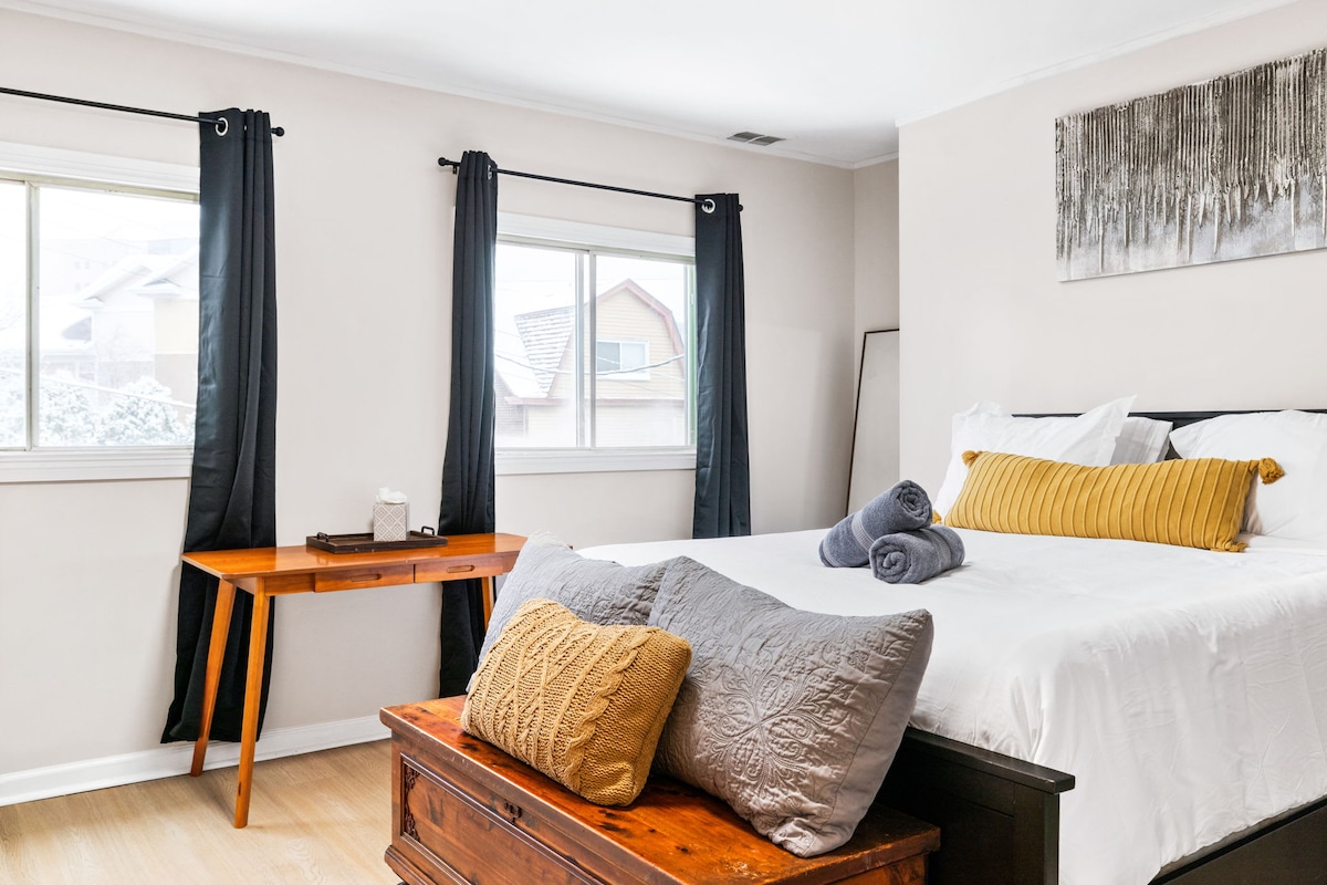 Udobno se smjestite u našu privlačnu spavaću sobu, savršenom prostoru za dobar san.