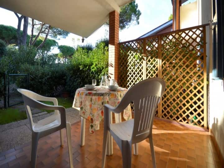 Maison éLégante De Trois Pièces Dans Un Espace Ver - Bibione