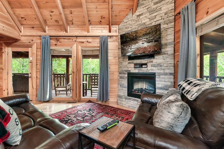 Pools, Hot Tub, Game Loft, Putt Putt, Views - Pigeon Forge, TN