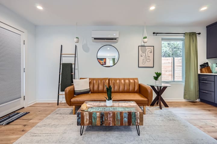 Holly Studio W Private Hot Tub - Austin, TX