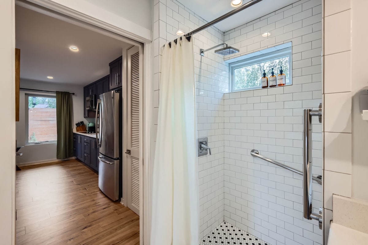Holly Studio w Private Hot Tub