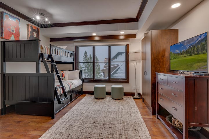 Bedroom #3 Twin / Full Bunk Bed Suite