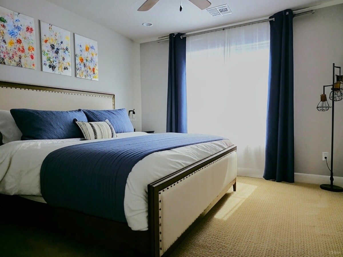 סוויטת קינג סייז שנייה יוקרתית עם חדר רחצה משותף