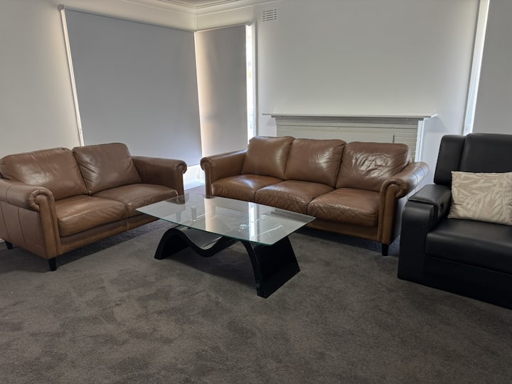 Family Home For 12 In Werribee - Werribee