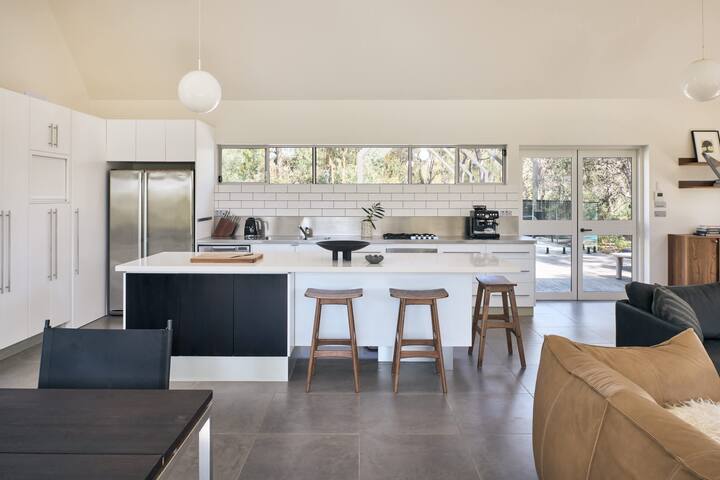 Orford Pavilion – Luxe retreat on coastal acreage gallery image 4