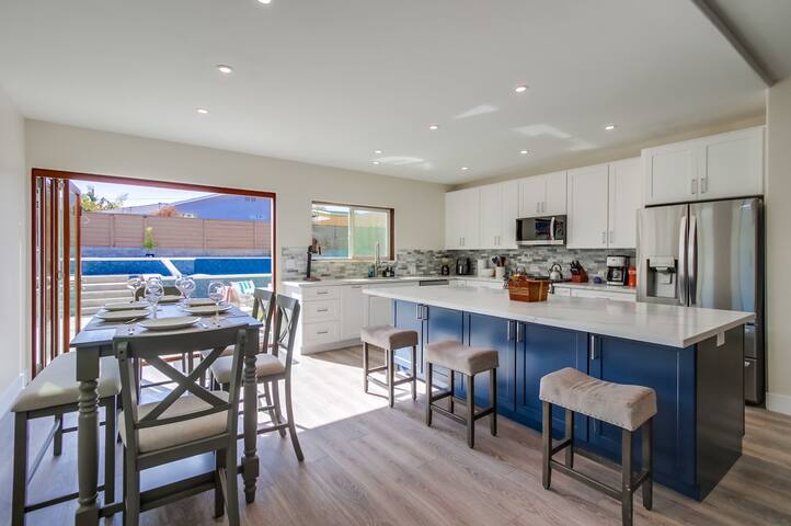 San Diego Luxury Haven with Heated Pool/Hot Tub gallery image 4