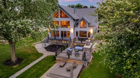 Lakeview Lodge - Sleeps 20/Hot Tub/Sauna/Theater/P