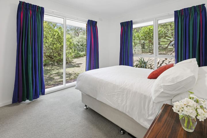 Dhomë gjumi kryesore- Krevat dopio "Queen" dhe dhomë me pluhur 