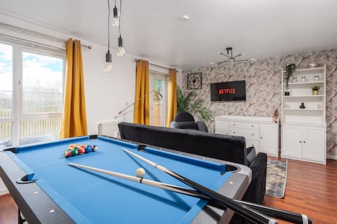 Popular Airbnb listing: Coop Arena & Etihad - Free Parking - Pool Table in Ancoats