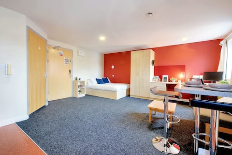 Top performing Airbnb: Studio at Nottingham Two in Radford