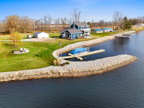 Lakeside Retreat | 2 Docks | Bay Access