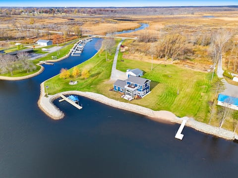 Private Beach | 2 Docks | Waterfront | Bay Access