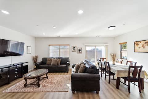 Charming Pet-Friendly Getaway In Sunny Beaumont