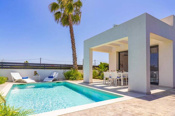 Villa Palm Vista by Villa Plus gallery image 4