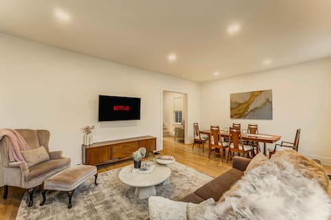 Chic Retreat Downtown Stroudsburg | 3BR+Sleeps 10
