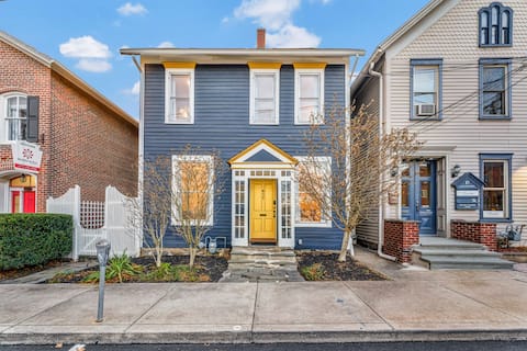 Chic Retreat Downtown Stroudsburg | 3BR+Sleeps 10