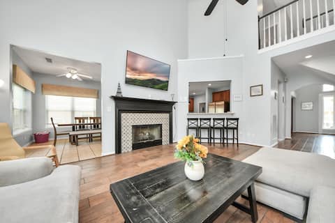 Spacious 7BR Oasis w/ Heated Pool, Spa & Game Room