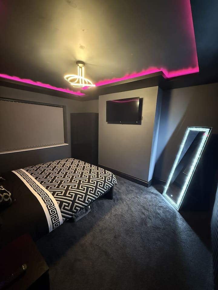 Sk Stays Luxury Home Jacuzzi Bath & Cinema Room - Bradford