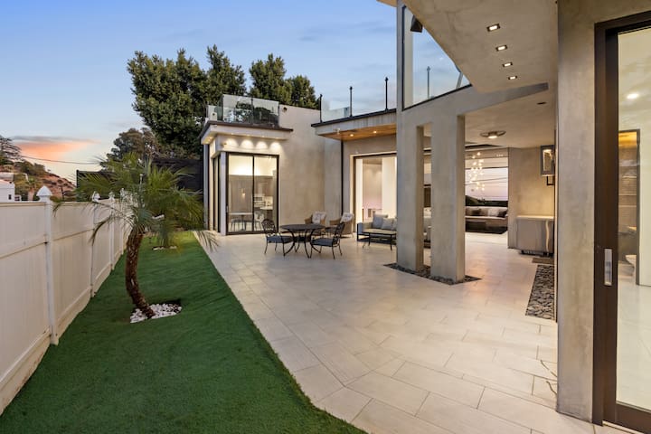 New Listing! Skyline by Colby & Conrad gallery image 2