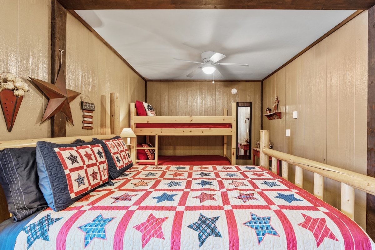 Спална соба 4 - брачен кревет (широк 180-220 см) + 2 близнаци