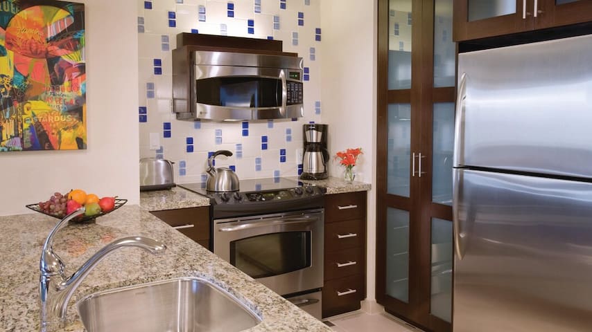 Stay Steps from the Vegas Strip- Marriott’s Grand gallery image 4