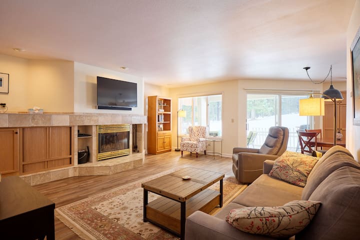 Greenview Condo, C4 -Charming Condo In Kahler Glen - Lake Chelan, WA